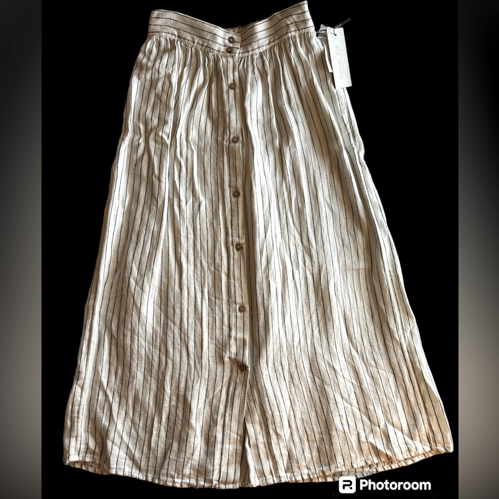 NWT Rachel Zoe cream & black stripe skirt Button front, pockets, elastic waist
C